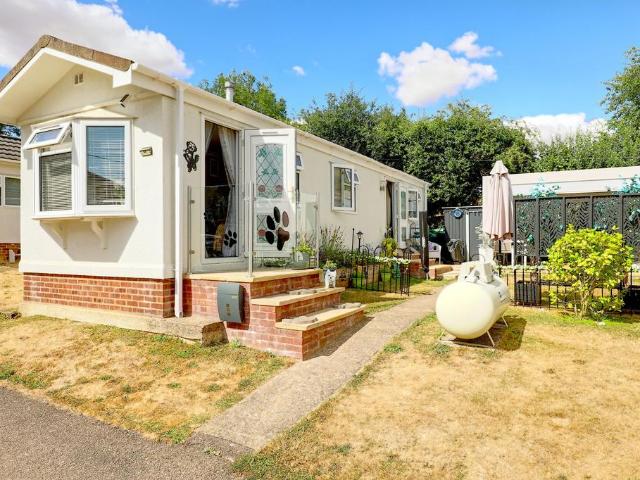 Park Home for sale in Standon, Colliers End