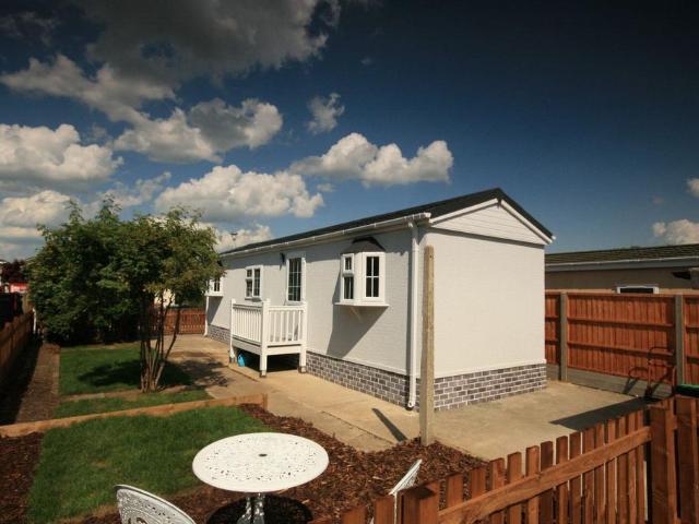 Park Home for sale in Marston, The Slade