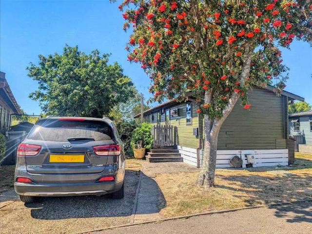 Park Home for sale in Brightlingsea, Dale Hill