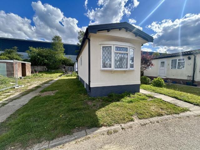 Park Home for sale in Broxbourne, Hertfordshire