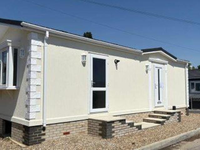 Park Home for sale in Cranbourne, Winkfield