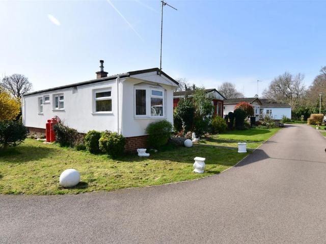 Park Home for sale in East Hill, The Butts