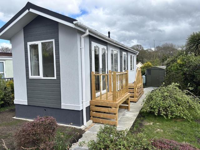 Park Home for sale in Pachesham Park, Surrey