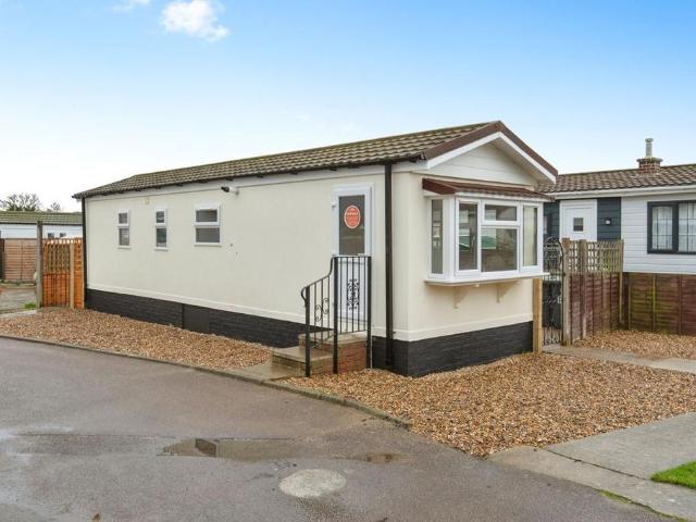 Park Home for sale in Lower Stondon, Bedfordshire