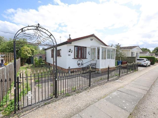 Park Home for sale in Aston-by-Stone, Baswich