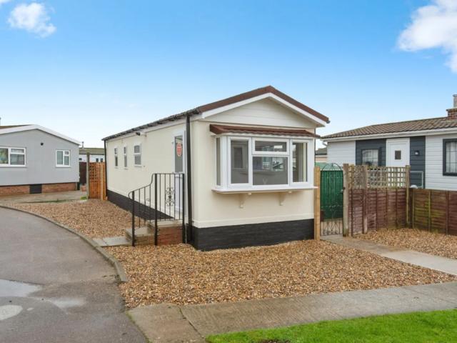 Park Home for sale in Lower Stondon, Bedfordshire