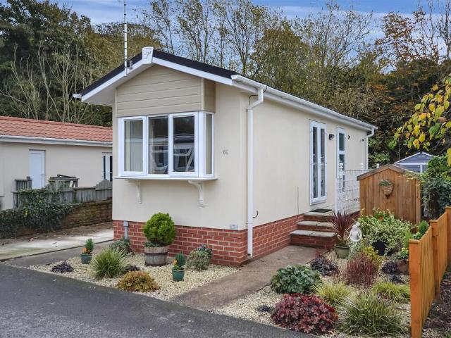Park Home for sale in Radcliffe Park, Rushcliffe