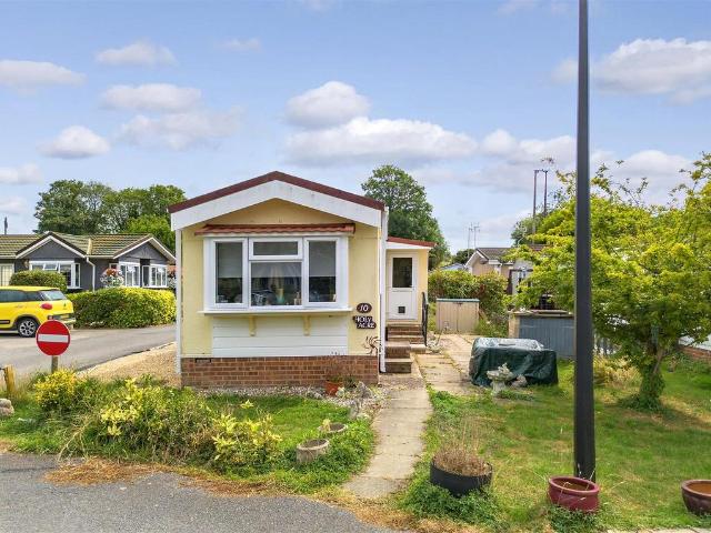 Park Home for sale in Roydon, Epping