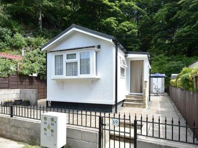House for sale in Charlesworth, East Midlands