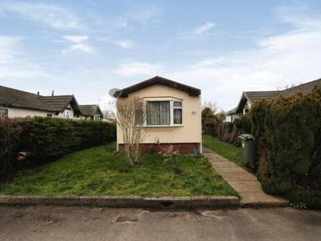 House for sale in Luton