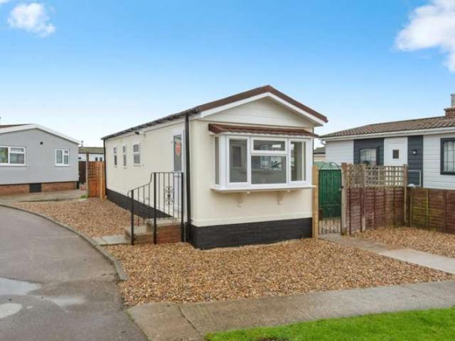 Park Home for sale in Lower Stondon, Bedfordshire