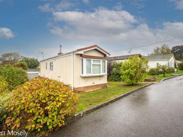 Park Home for sale in London Borough of Bromley, Greater London