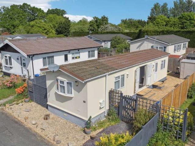 Park Home for sale in Wexham, George Green