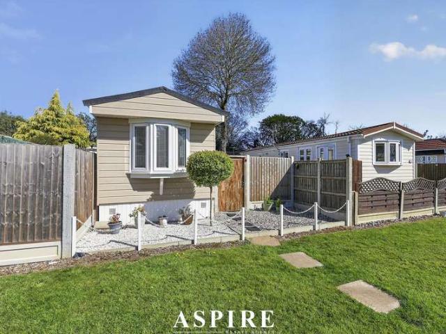 Park Home for sale in Thundersley, Essex