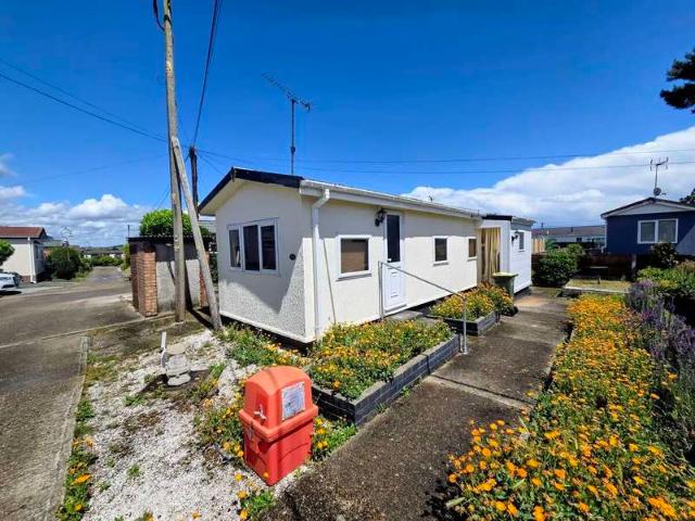 Park Home for sale in Barling, Essex