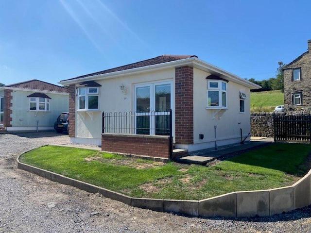 Park Home for rent in Burnedge, Greater Manchester