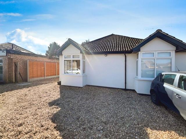 Park Home for rent in Pooley Green, Row Town