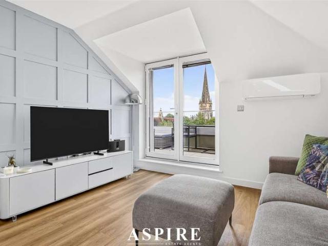 Apartment for sale in Navestock Side, Essex