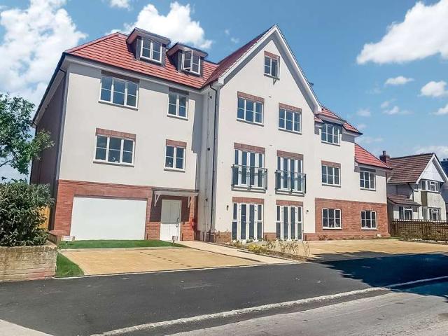 Apartment for sale in Iver, Richings Park