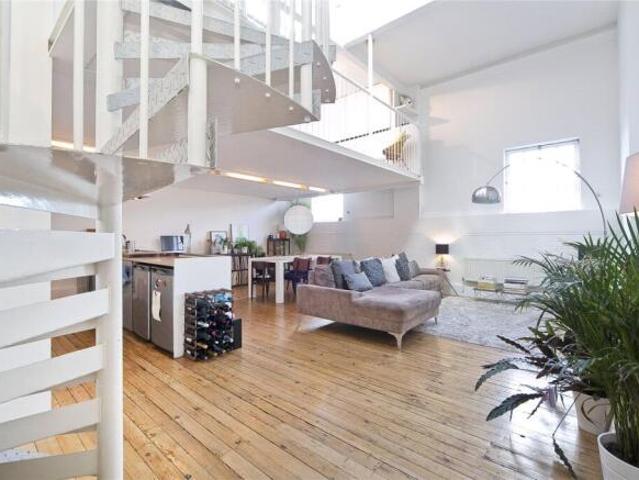 Apartment for rent in Cat Hill, England