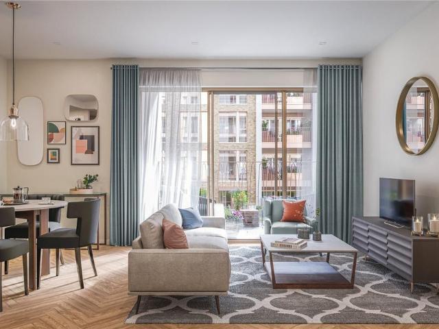 Flat for sale in London Borough of Hammersmith and Fulham, Greater London