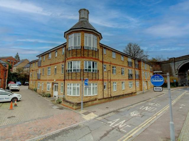 Flat for sale in High Wycombe