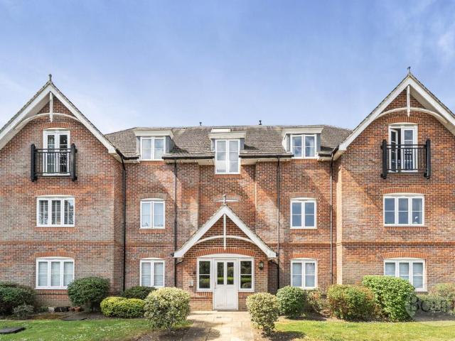 Flat for sale in Holloway Hill, Fole