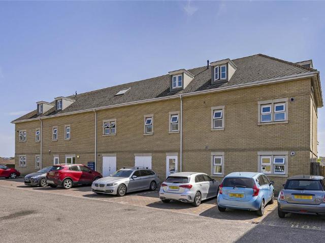 Flat for sale in Monks Orchard, Kent