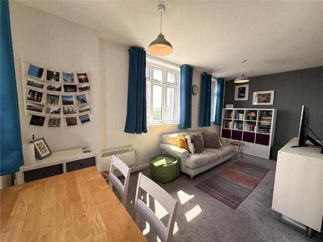 Flat for sale in Aldershot, Hampshire
