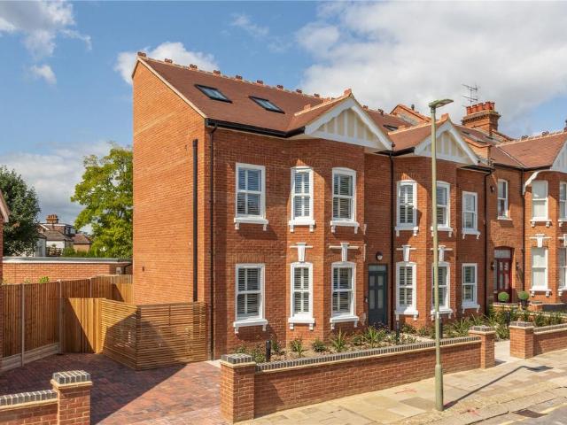 Flat for sale in The Hale, Mill Hill