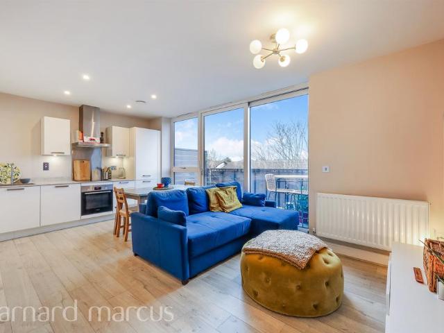 Flat for sale in Epsom, Isle Of Man