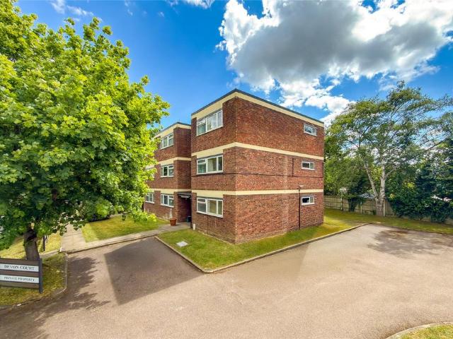 Flat for sale in St Albans, Five Acres