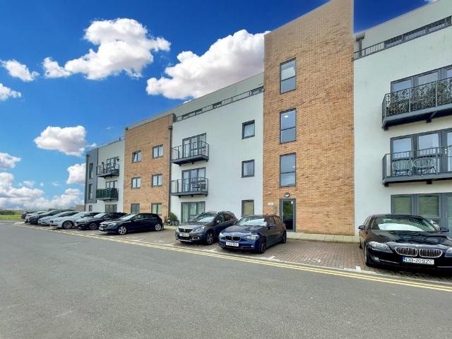 Flat for sale in Farleygreen, Spring Park