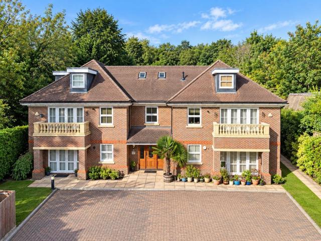 Flat for sale in Kings Langley, Dacorum