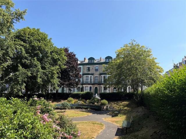 Flat for sale in South Cliff, Kepwick