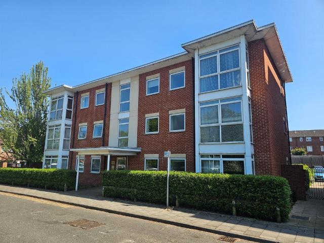 Flat for sale in Walton, Aylesbury