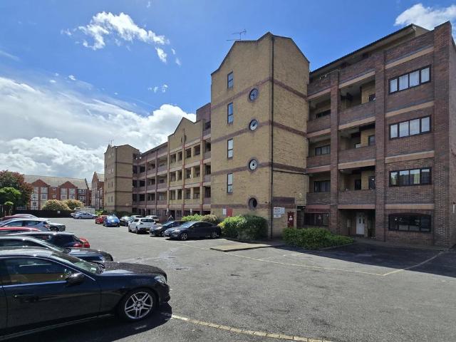 Flat for sale in Phippsville, Northampton