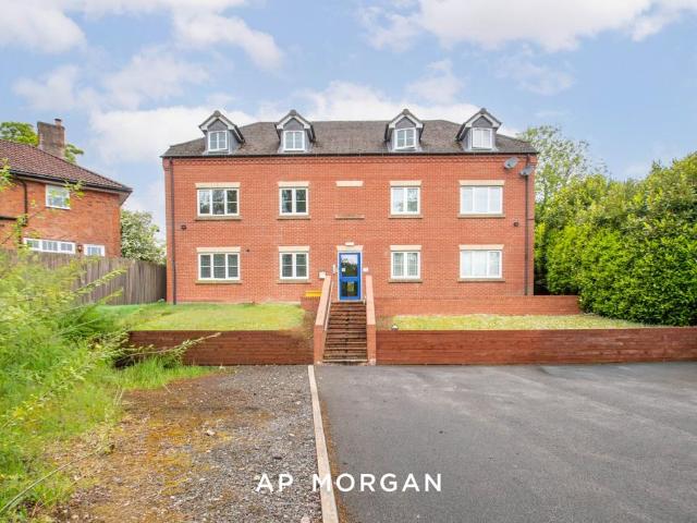 Flat for sale in Lodge Park, Redditch