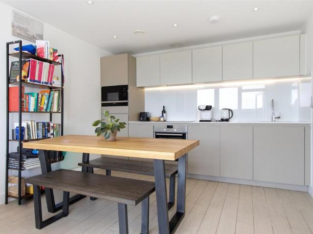 Flat for sale in Islington, Greater London