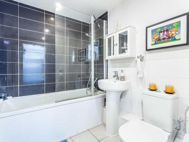 Apartment for sale in Five Acres, Hertfordshire
