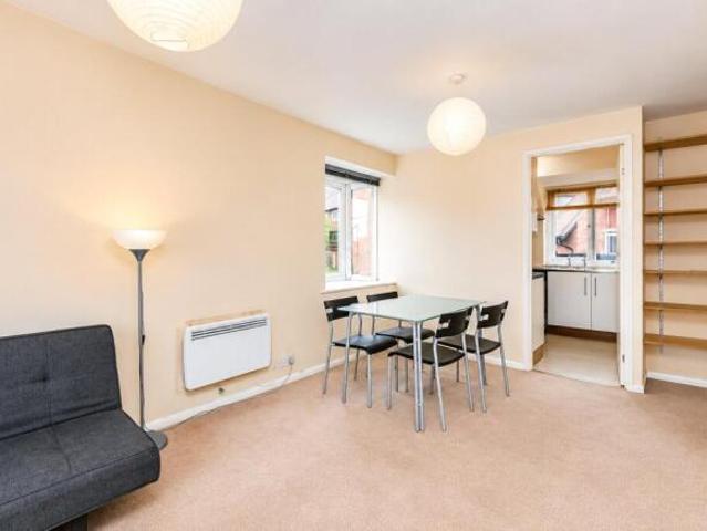 Apartment for sale in Guildford, Surrey