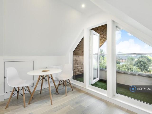 Flat for rent in Ripley Springs, Row Town