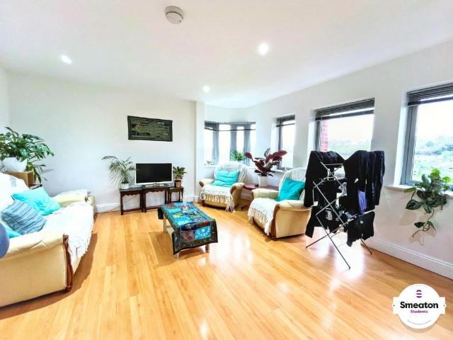 Flat for rent in Pennycomequick, Mount Wise