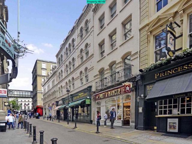 Flat for rent in Victoria, Greater London