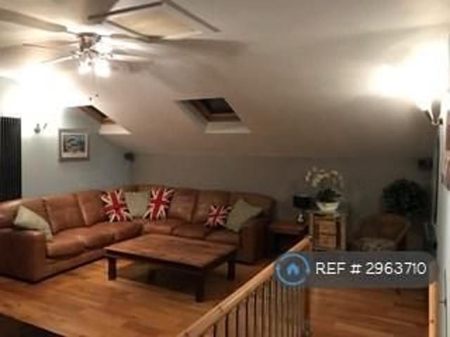 House for rent in Whitley, Higher Whitley
