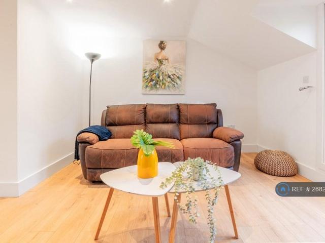 Flat for rent in Vinters Park, Midway