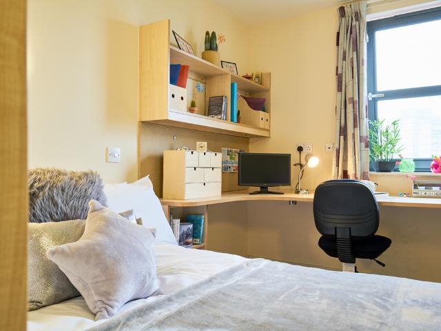 Room for rent in Erskine, Scotland