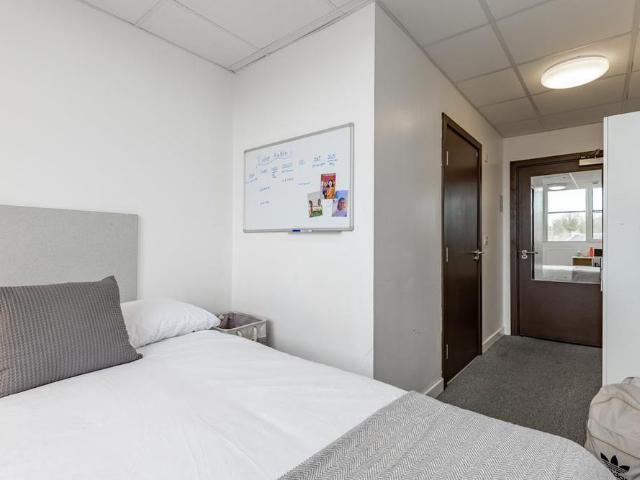 Room for rent in Shortroods, Paisley