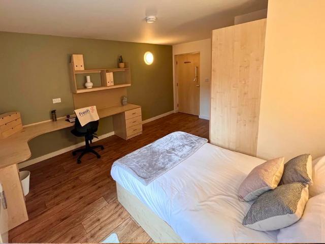 Room for rent in Erskine, Scotland