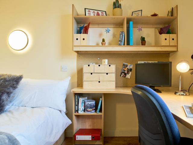 Room for rent in Erskine, Scotland